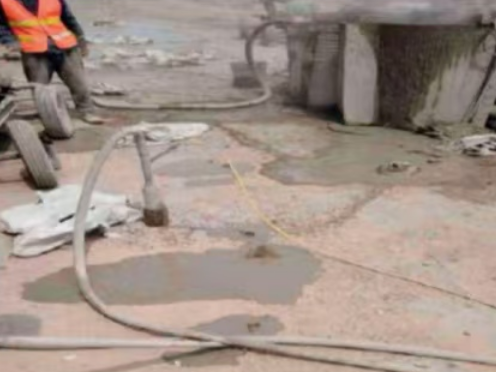 宁陕水泥混凝土路面板底注浆技术 路面脱空注浆整治方案